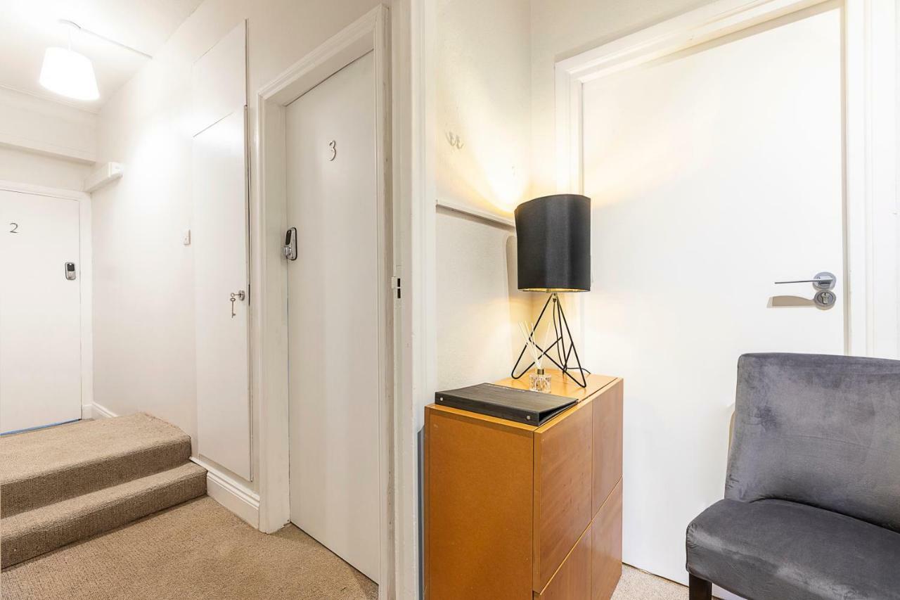 Grand Swiss Cottage Apartment Londen Buitenkant foto