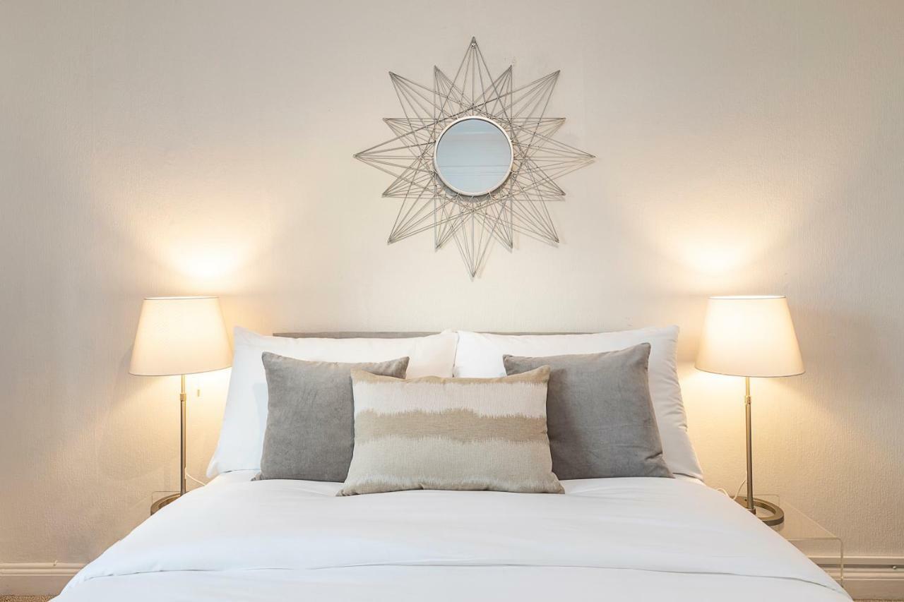 Grand Swiss Cottage Apartment Londen Buitenkant foto