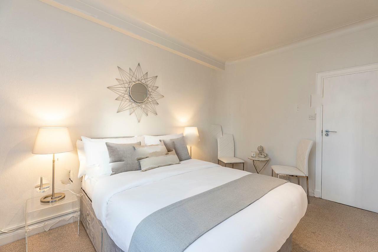 Grand Swiss Cottage Apartment Londen Buitenkant foto