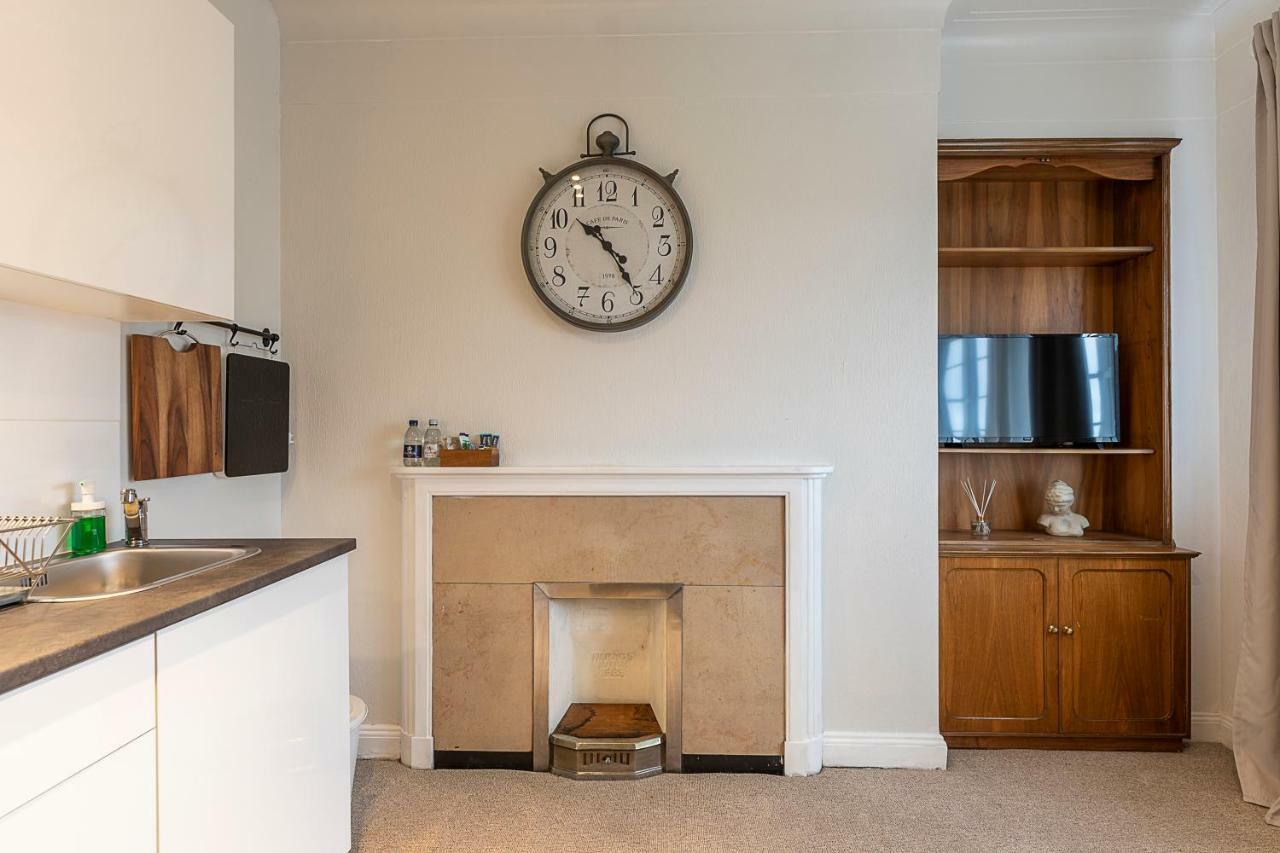 Grand Swiss Cottage Apartment Londen Buitenkant foto