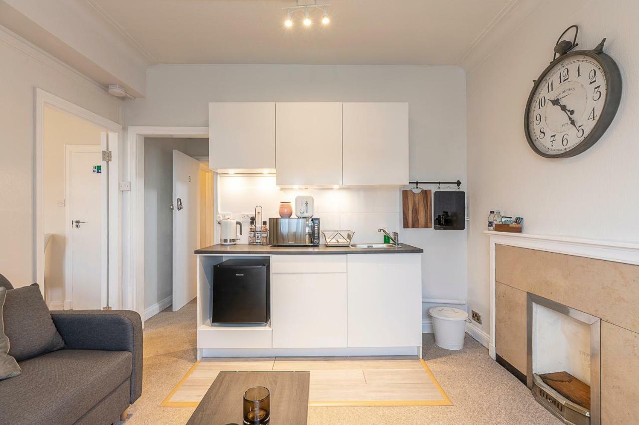 Grand Swiss Cottage Apartment Londen Buitenkant foto
